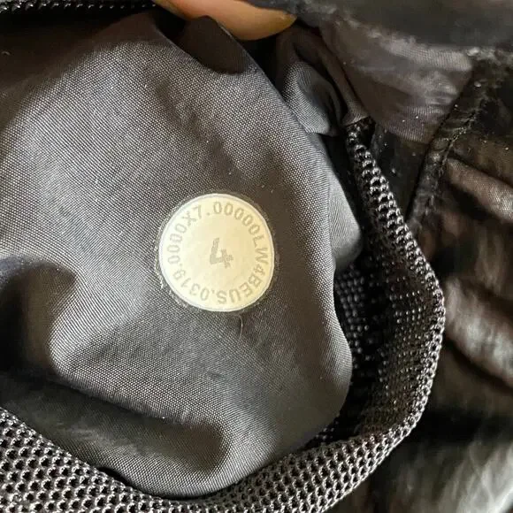 Lululemon Stronger as One Jacket Size 4 *lululemon X Barrys Matte Black Foil